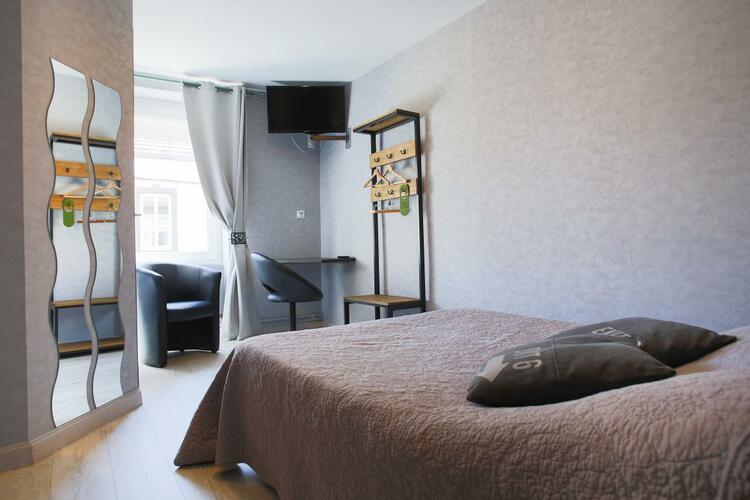 L'hôtel Entre Mer et Montagne propose de belles chambres doubles rénovées, à partir de 42 €.