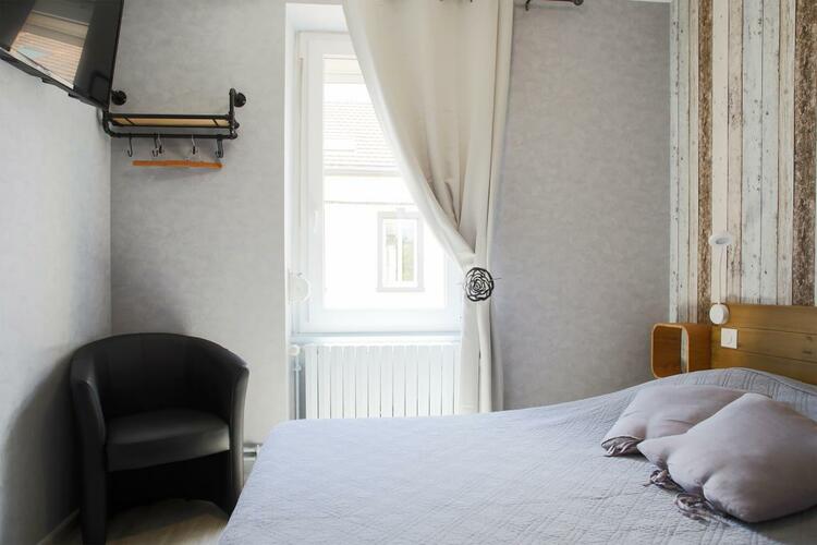 L'hôtel Entre Mer et Montagne propose des chambres confortables à petit prix à partir de 42 €