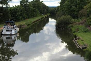 Tourisme fluvial sur le canal de Roanne