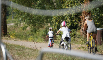 randonnée à vélo en famille sur les bords de la Loire à Digoin